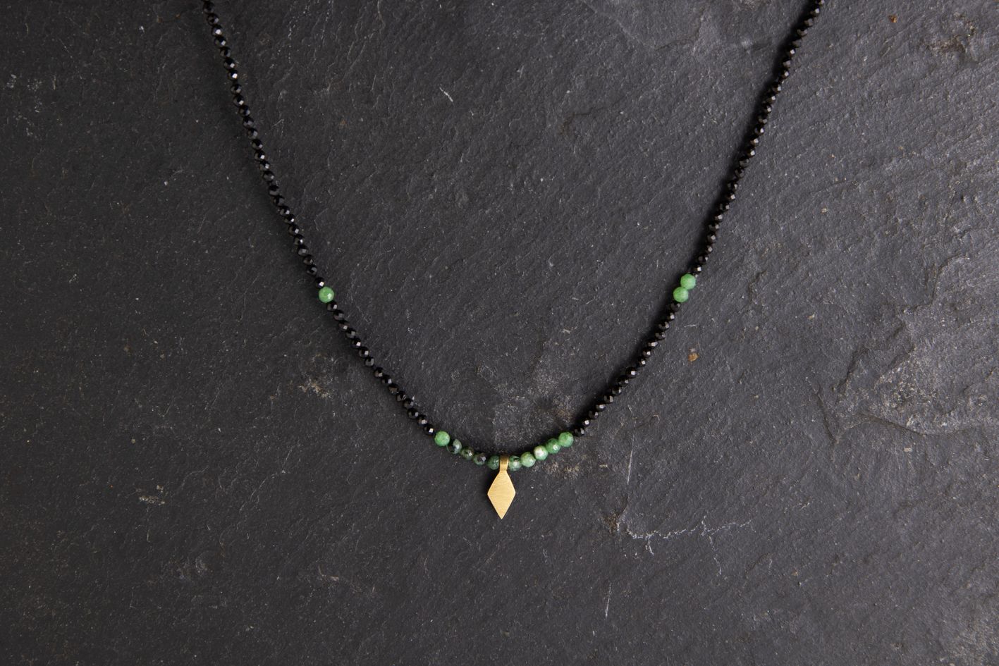 Collar de Rubí Zoisita Geometría Borealys