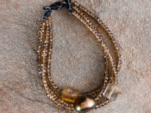 Pulsera de Cuarzos y Perla Tierra Borealys