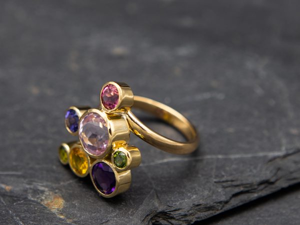 Anillo de Turmalinas, Tanzanita, Amatista, Kunzita y Zafiro Topos Borealys