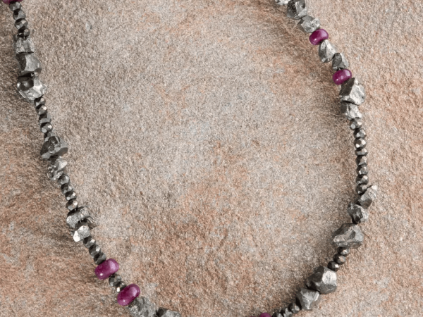 Collar de Pirita y Rubí Salvaje Borealys