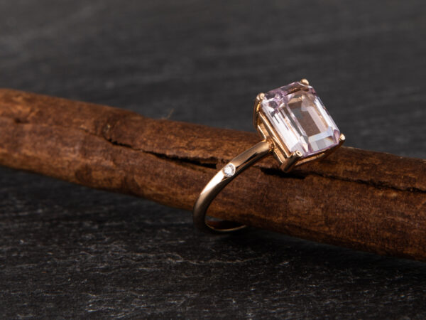 Anillo de Kunzita Borealys