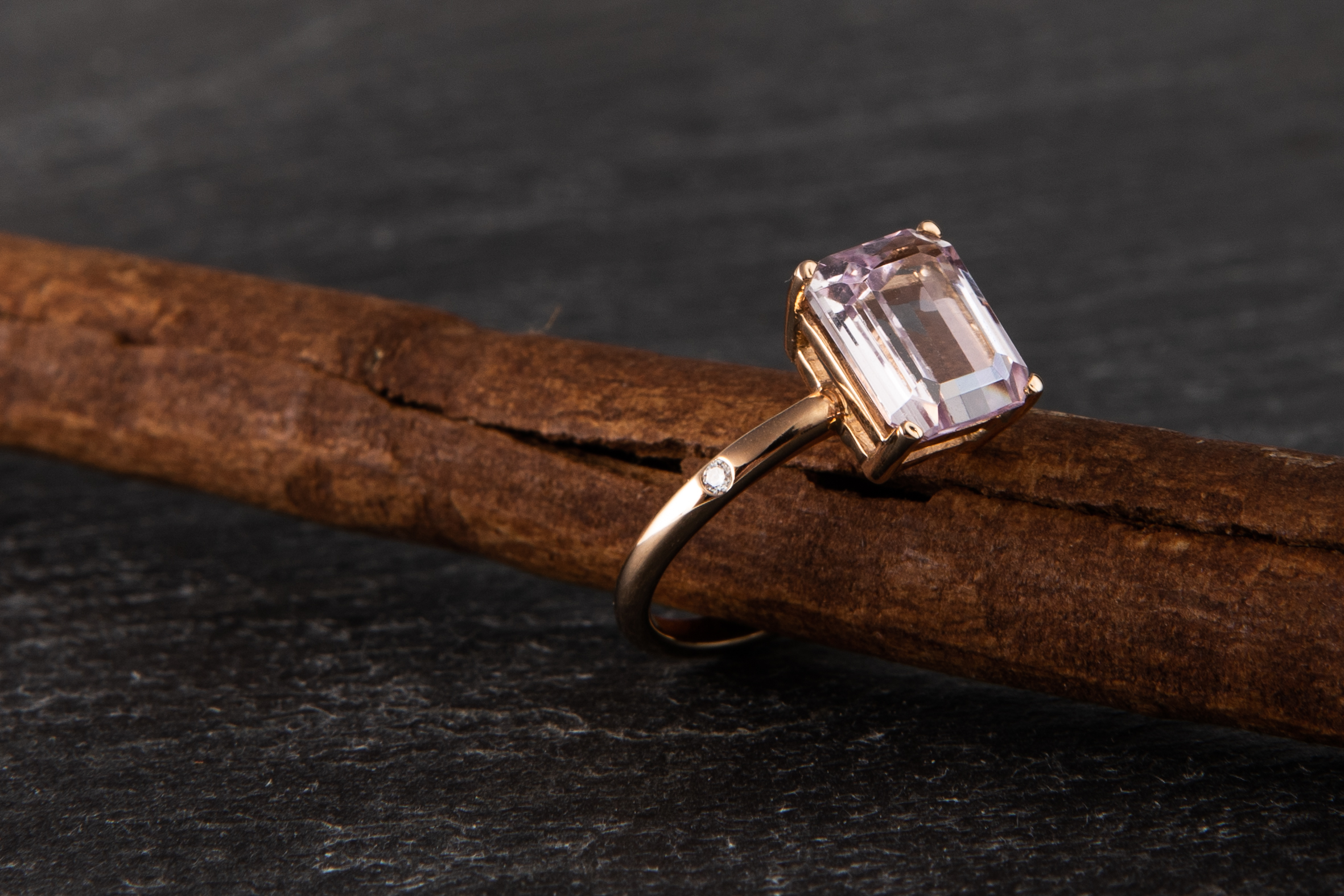 Anillo de Kunzita Borealys