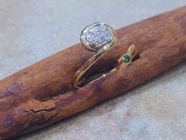 Anillo de Tsavorita y Diamantes Serpiente Borealys