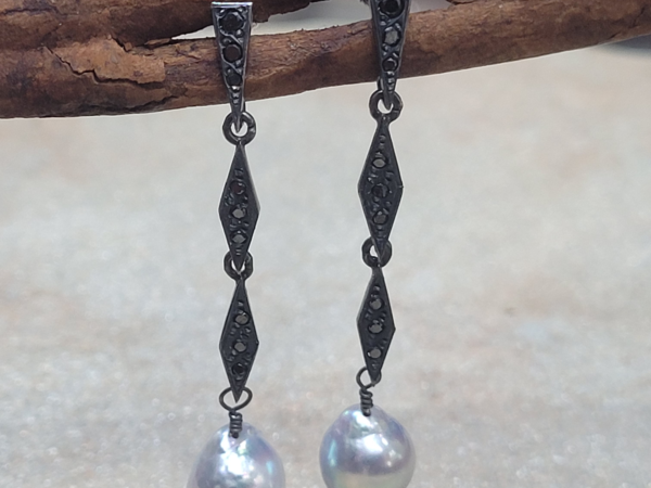 Pendientes de Perlas y Brillantes Negros Relámpago Borealys