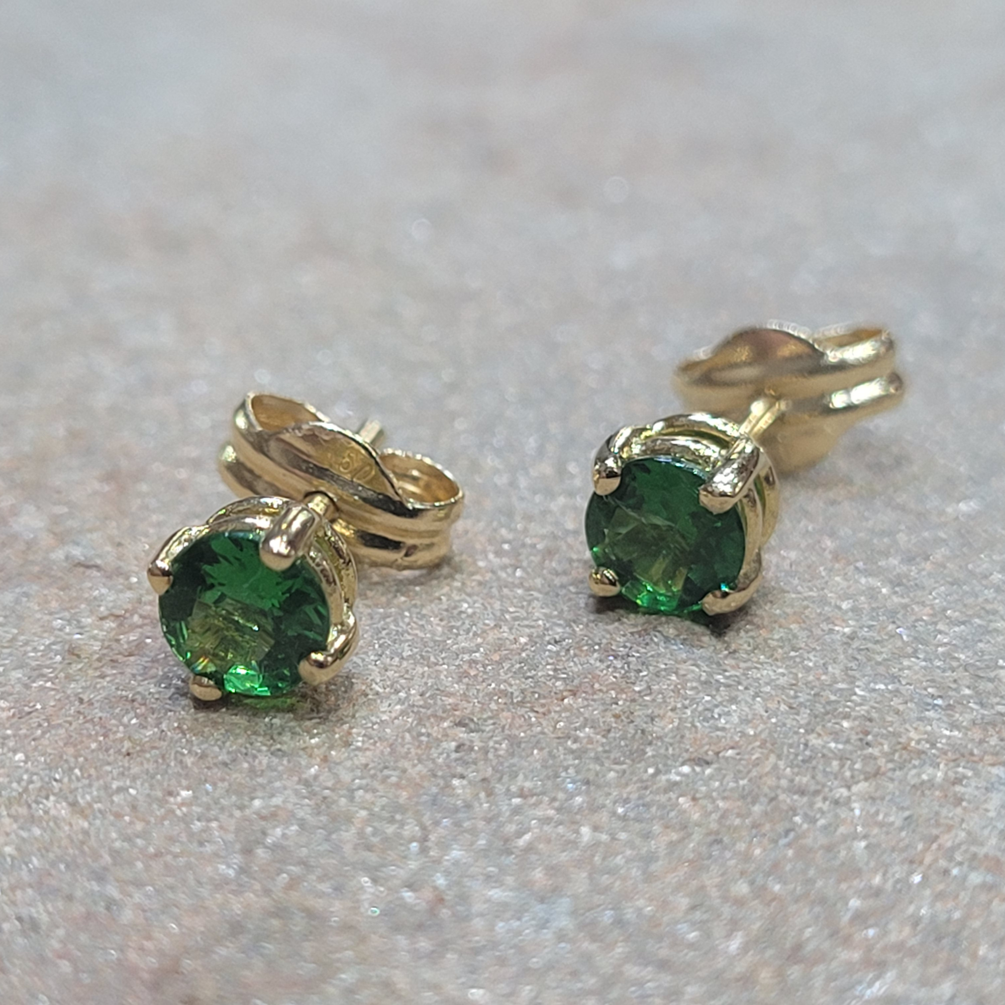 Pendientes de Tsavoritas Pradera Borealys